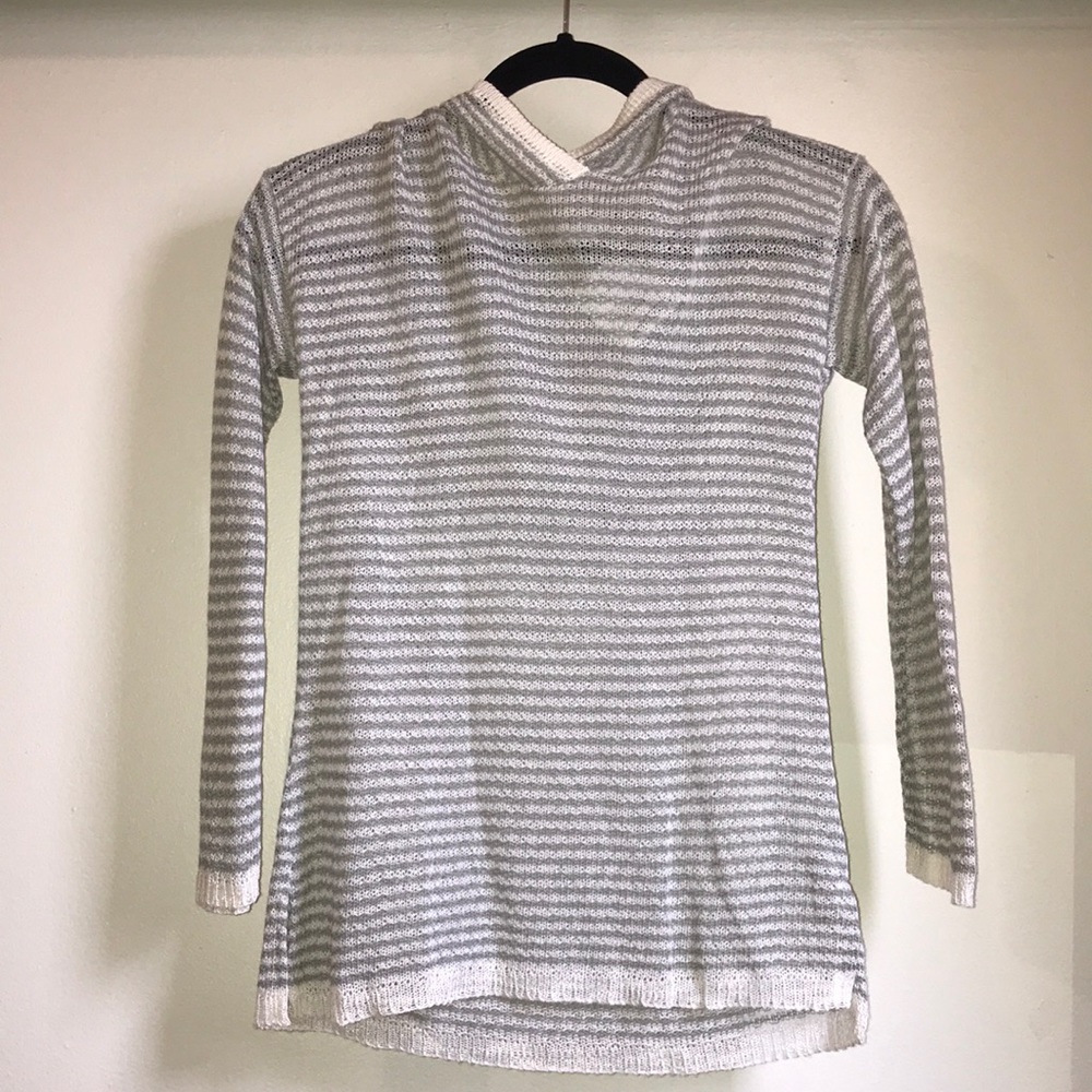Juniors/ women’s knit sweater